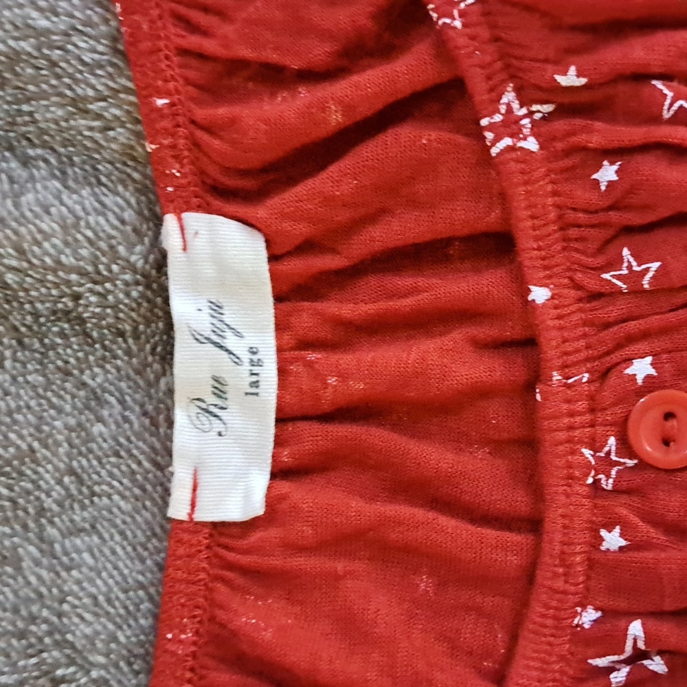 Red Star Print Top and Blue Jean Capri Set - Picture 3 of 10